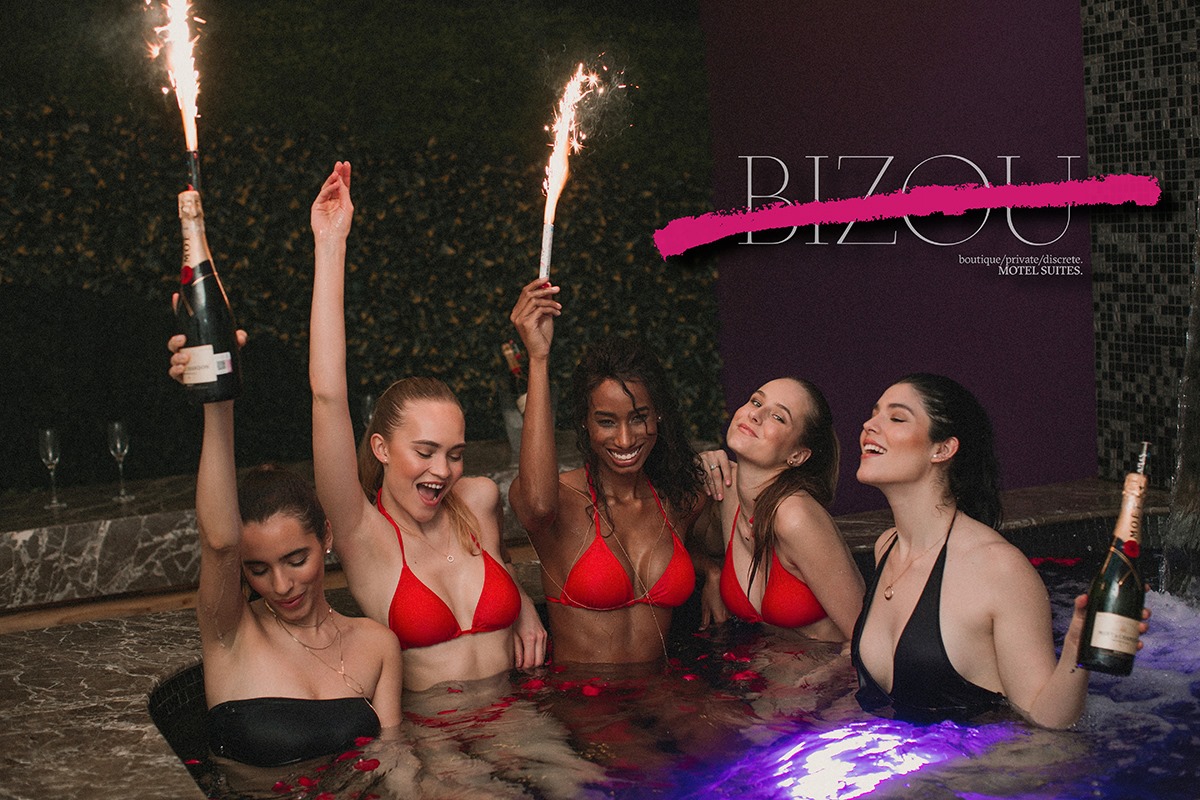 Celebración íntima en jacuzzi